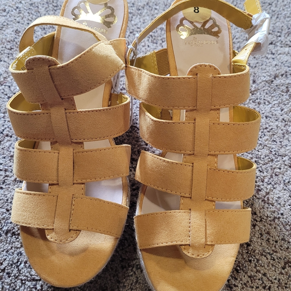 NWT Fergalicious wedge sandal mustard yellow - Picture 2 of 6